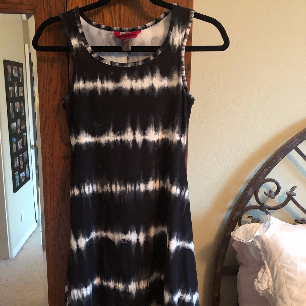 HOT KISS Black & White Sleeveless Casual Dress